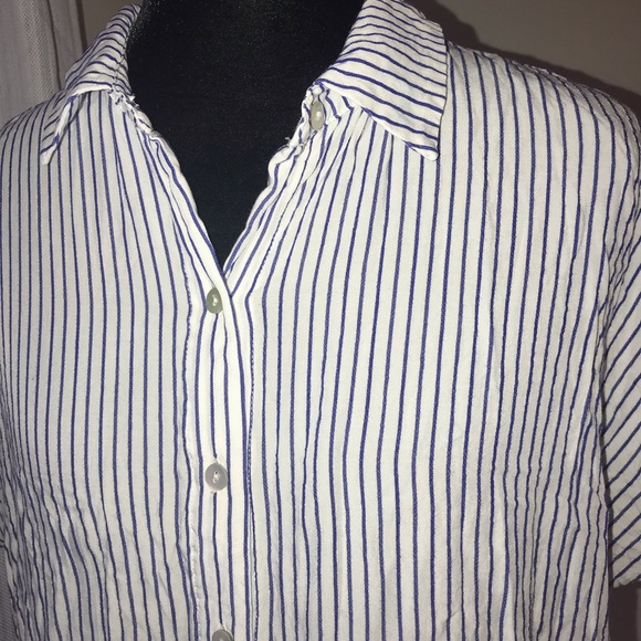 Forever 21 short sleeve stripped button up - Picture 3 of 8